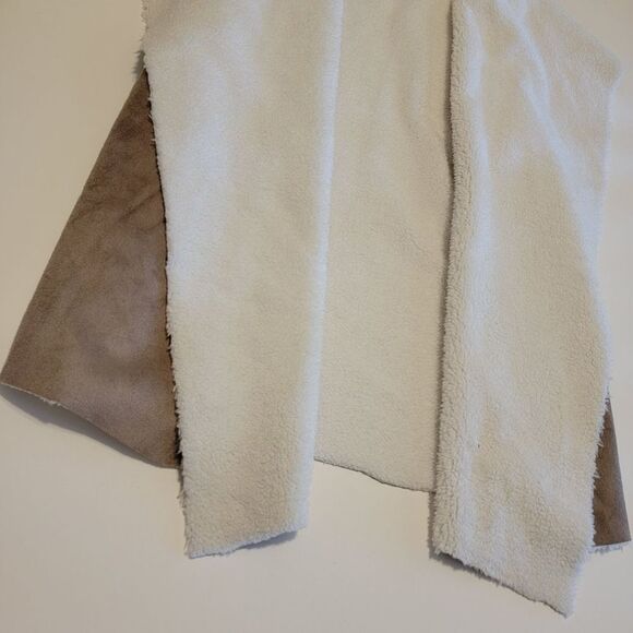 NEW Faux Suede Shearing Open Front Layerable Vest - Picture 3 of 10